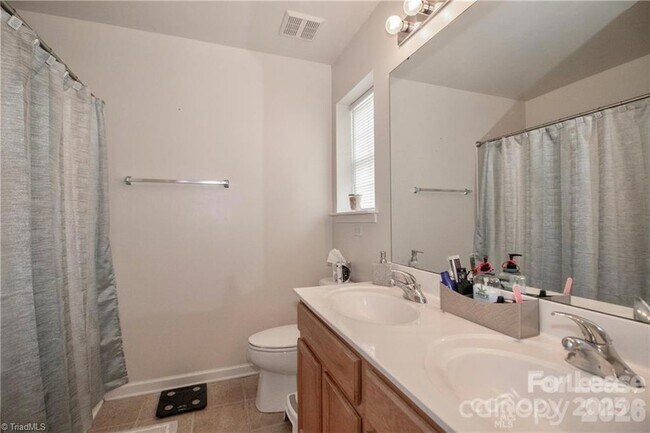 Building Photo - 137 Lynch Cir