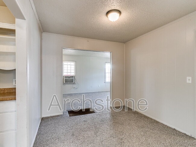 Building Photo - 527 E Boeing Dr