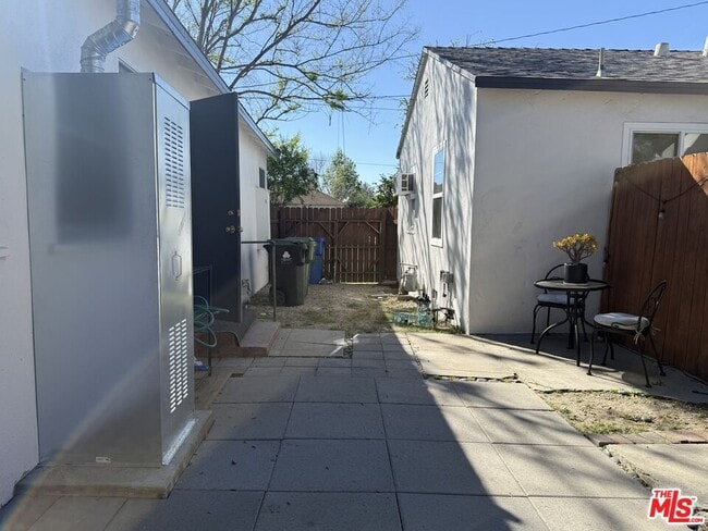 Building Photo - 11527 Albers St