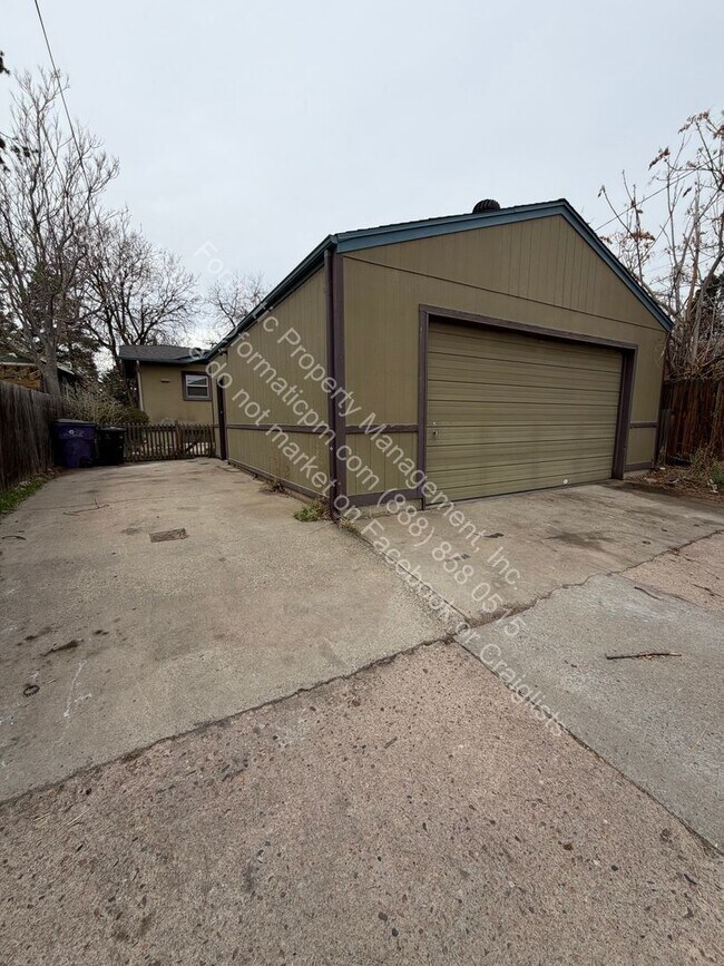 Building Photo - 2246 S Corona St