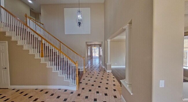 Building Photo - 1692 Woodhaven Cir