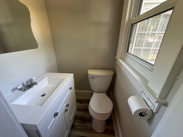 1/2 Bath - 109 S 17th St