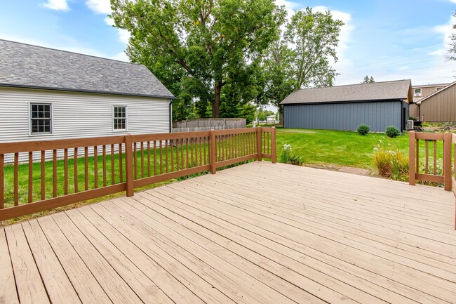 Building Photo - 2620 Camden Dr