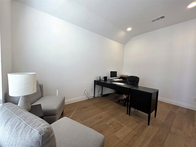 Building Photo - 22045 Gateway Arch Dr