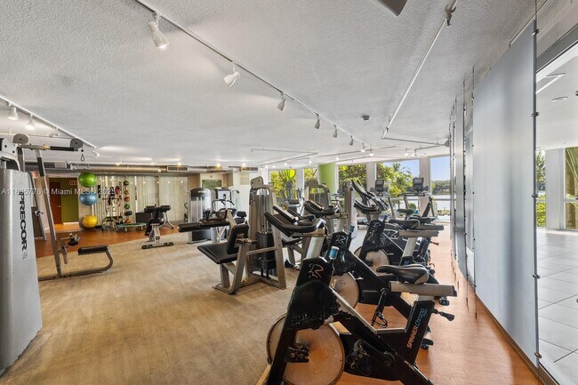 Building Photo - 2641 N Flamingo Rd