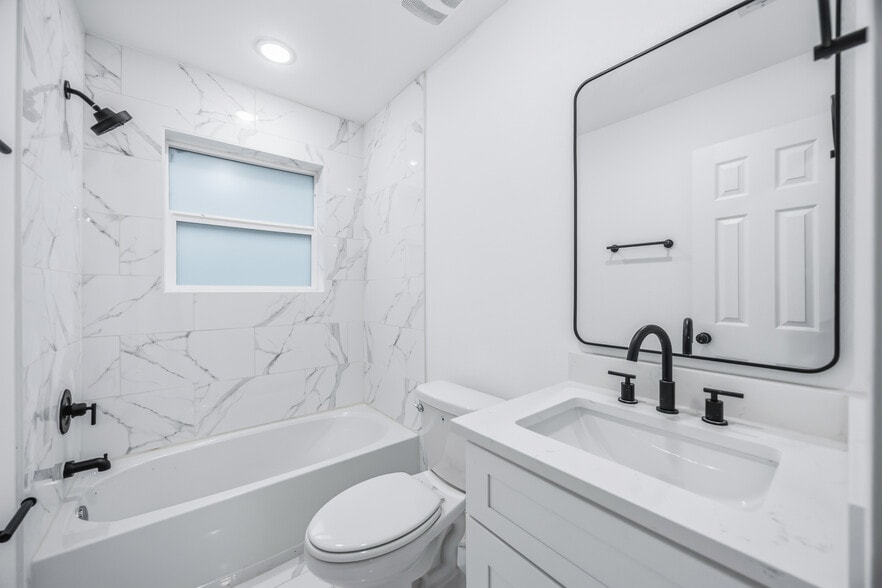 Building Photo - 9318 Sundown Dr