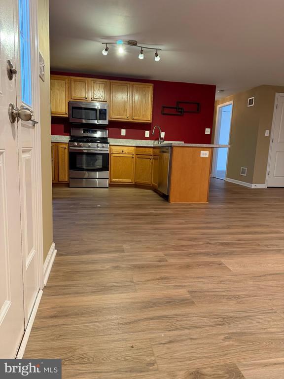 Building Photo - 2407 Saratoga Ave