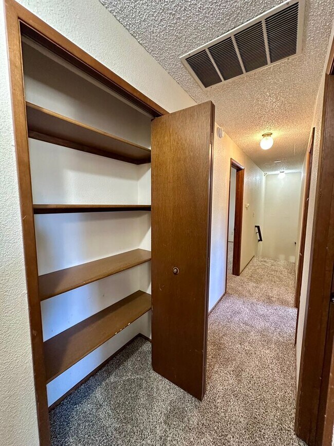 Building Photo - $500.00 Off Move In Costs!!