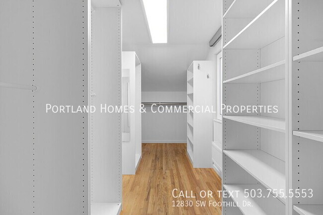 Building Photo - 12830 SW Foothill Dr