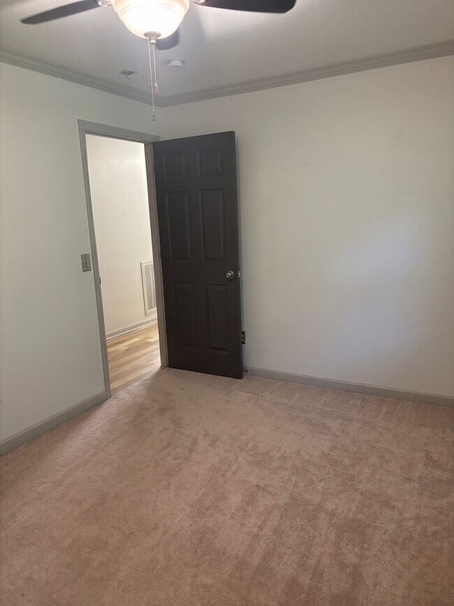 Building Photo - Renovated 3 Bedroom Home in Ashland City!