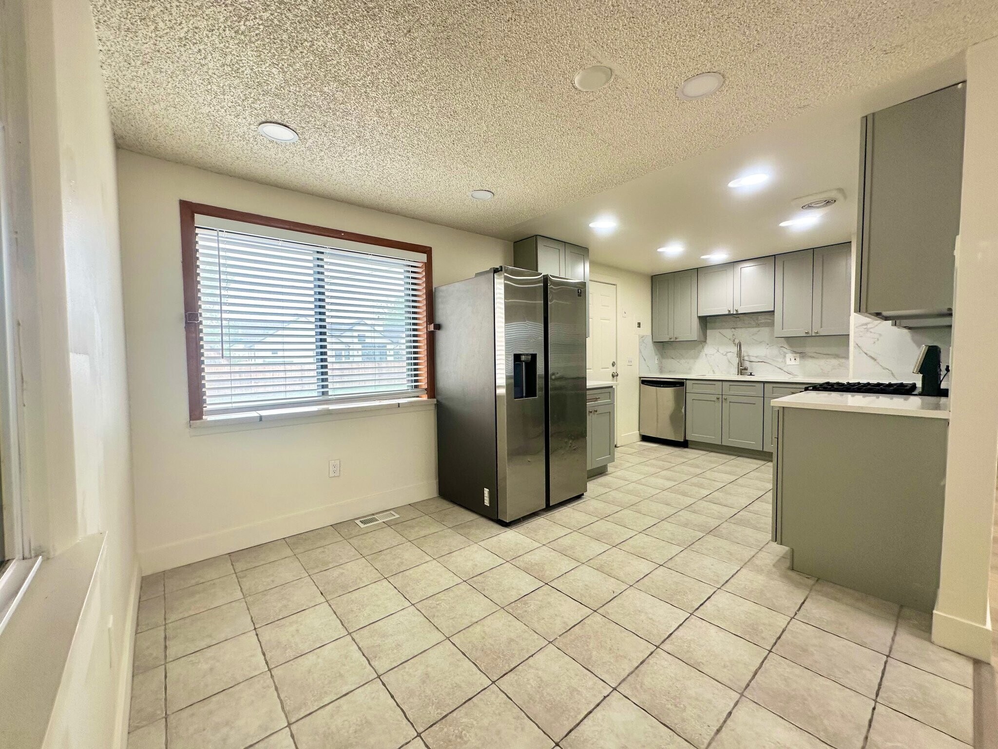 Building Photo - 1446 S Vrain Way