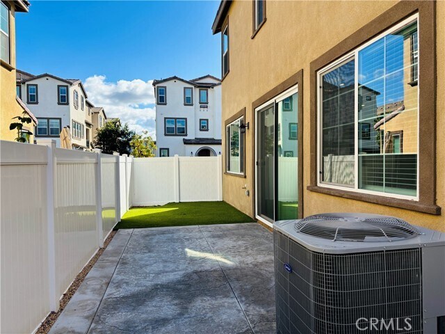 Building Photo - 40472 Melrose Dr