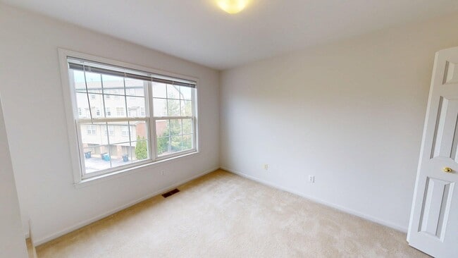 Building Photo - 2974 Barclay Way