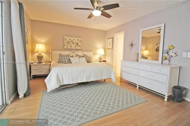 Building Photo - 4008 Berkshire A