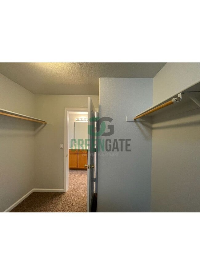 Building Photo - Two story 4 bedroom, 2.5 bath home in Stoc...