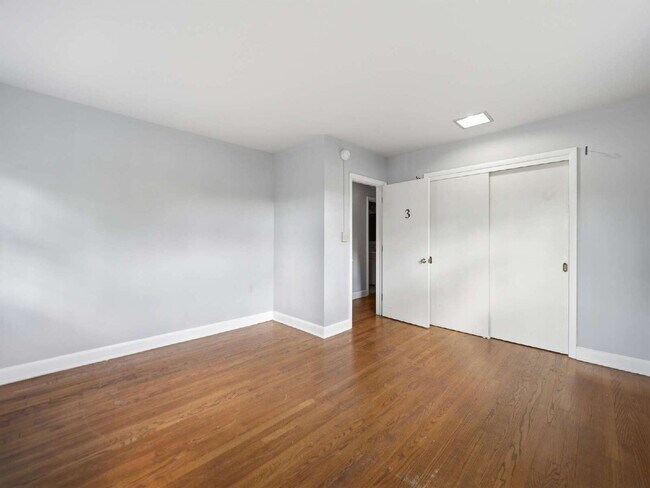 Building Photo - Charming 2-Bedroom, 1-Bath First-Floor Residence in a Beautifully Renovated Historic Home