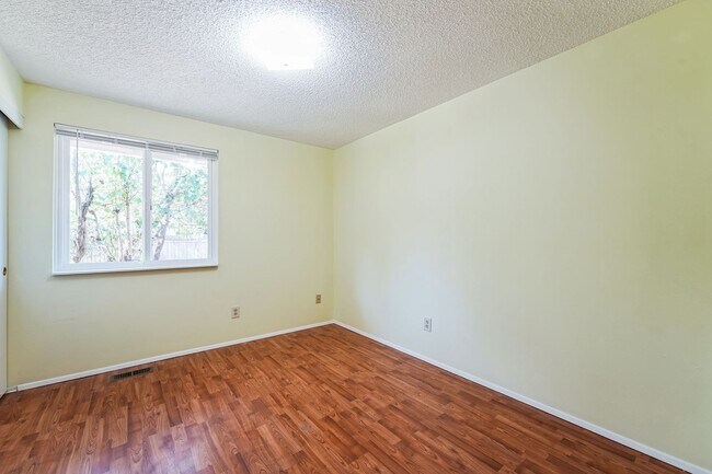 Building Photo - 2947 SE 43rd Ct