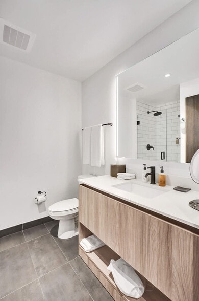 Building Photo - 398 NE 5th St