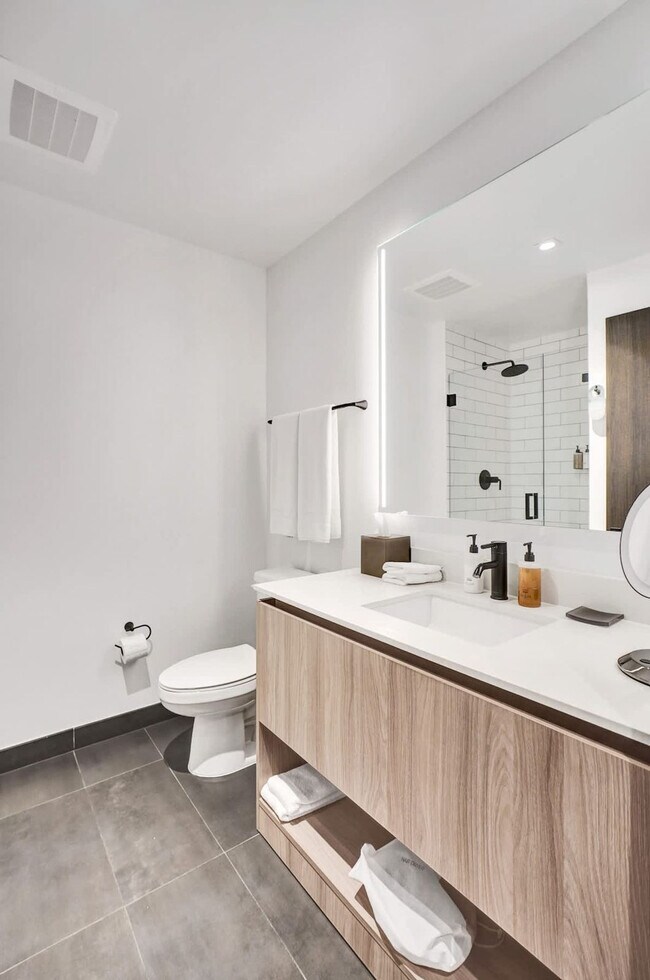 Building Photo - 398 NE 5th St