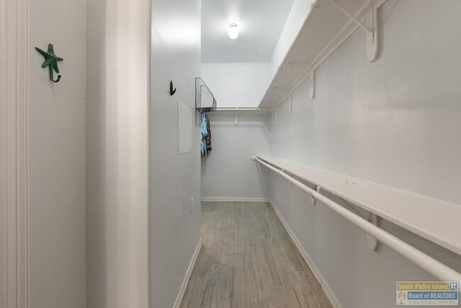 Building Photo - 2 Bethpage Dr