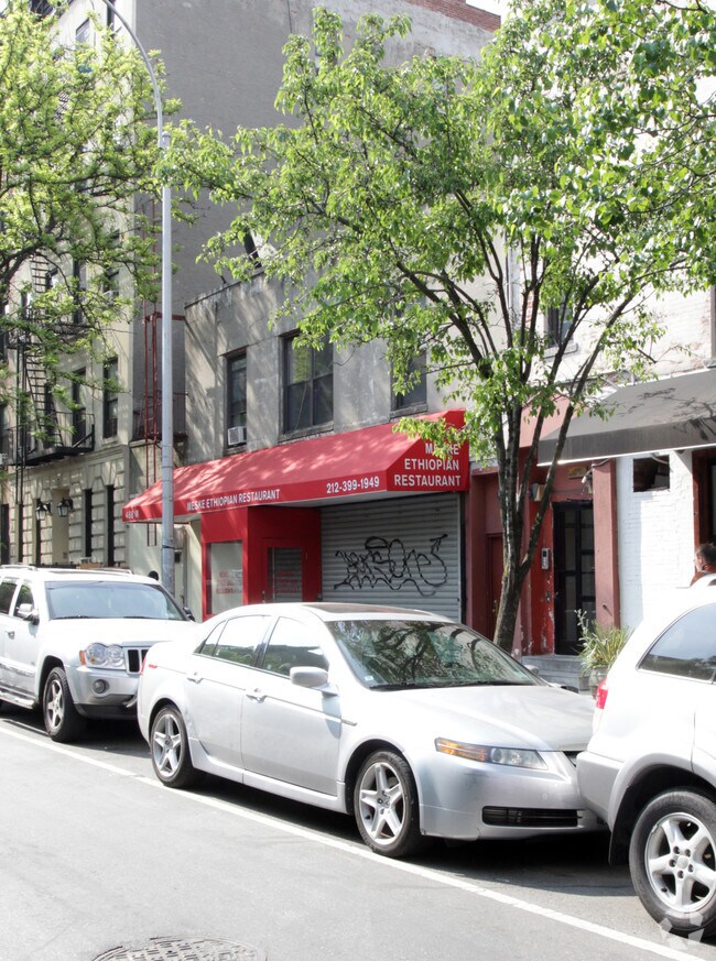 Building Photo - 468 W 47th St