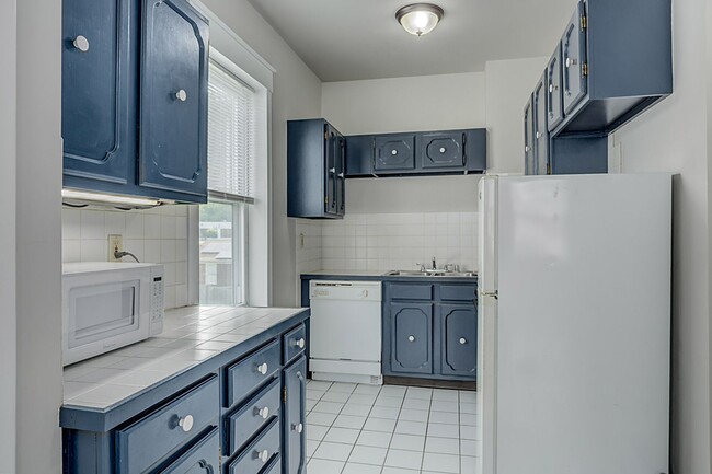 Building Photo - 3036 Urwiler Ave