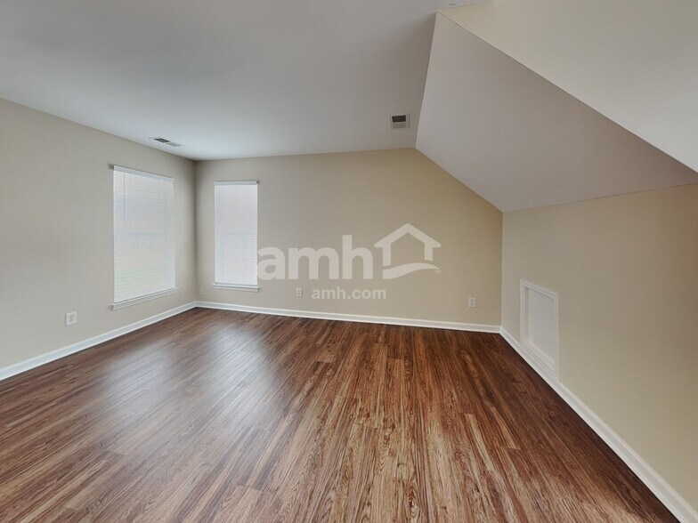 Building Photo - 1019 Canopy Dr