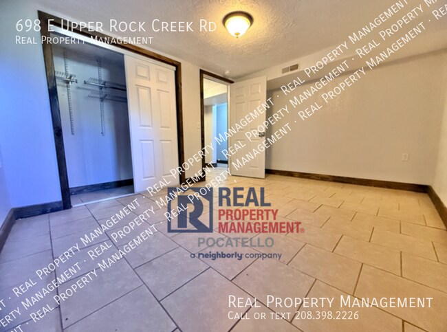 Building Photo - 698 E Upper Rock Creek Rd