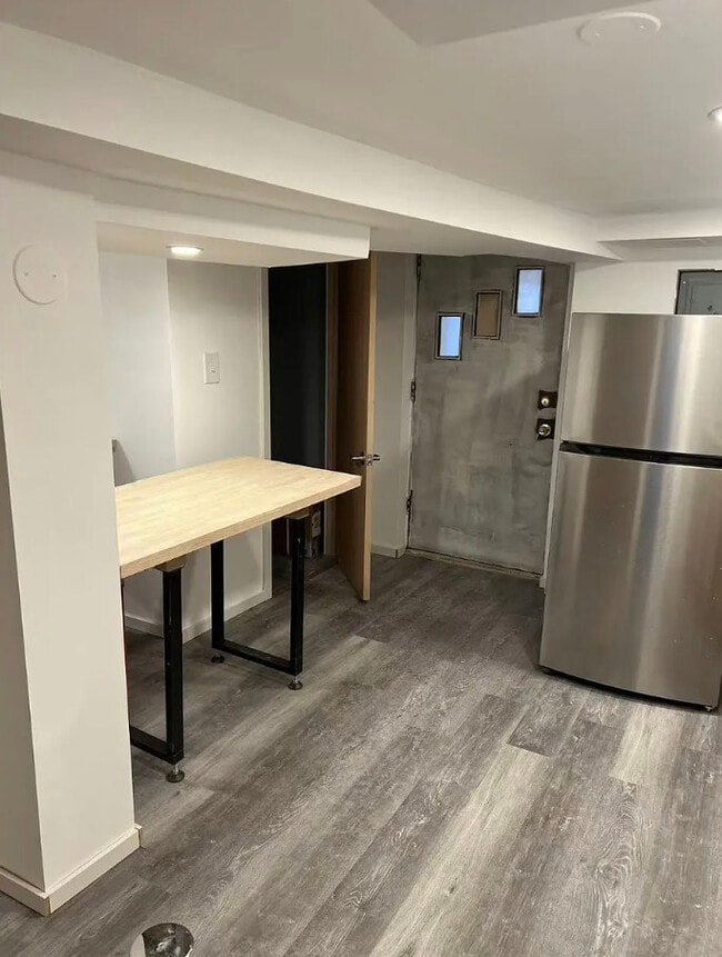 Building Photo - 1721 N Artesian Ave