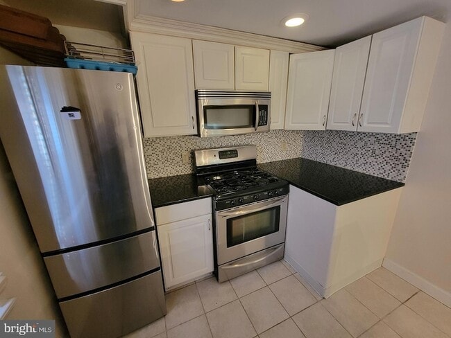 Building Photo - 1828-1800 Green St