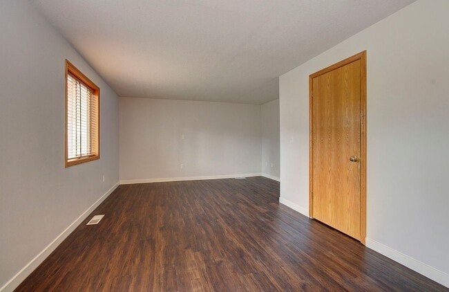 Building Photo - Salmon Creek 3 Bedroom with Yard!