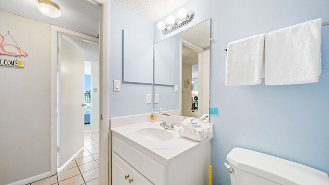 Building Photo - 7205 Thomas Dr
