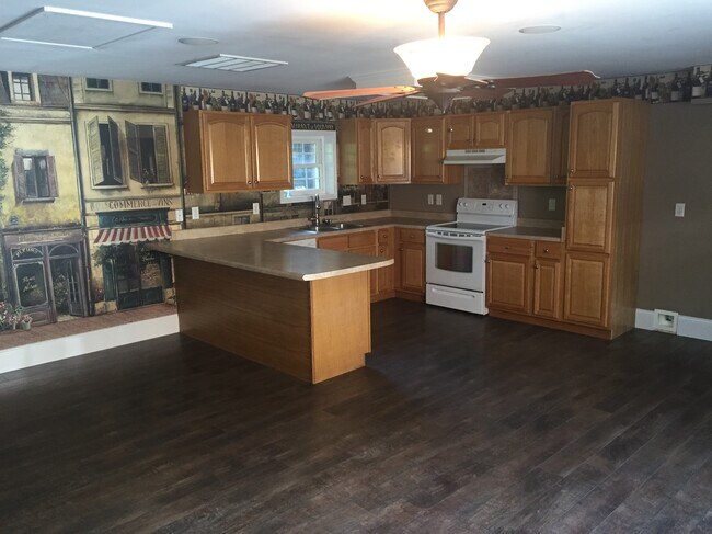 Building Photo - 6908 Dorchester Dr