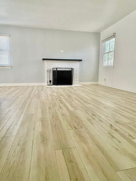 Living room - 6203 Condon Ave