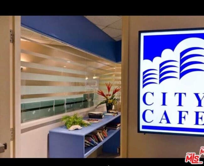 Building Photo - 4337 Marina City Dr