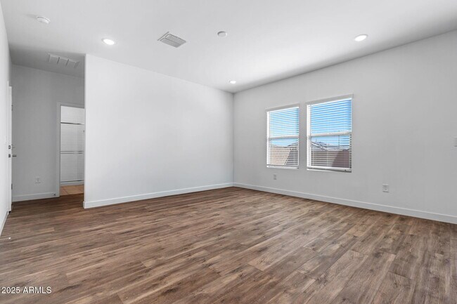 Building Photo - 3023 W Bent Tree Dr