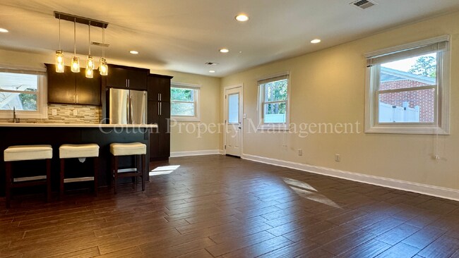 Building Photo - 366 Lullwater Dr