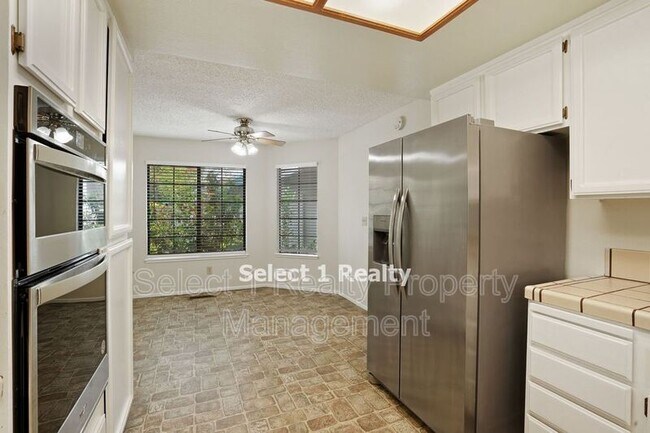 Building Photo - 546 La Corso Dr