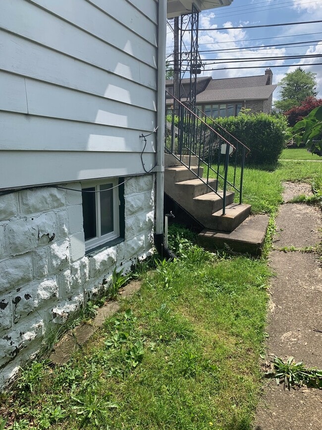 Building Photo - Hopewell - Near 5 Points - 2 Bedroom - 2 B...