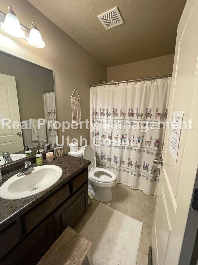 Building Photo - 473 W 2070 N