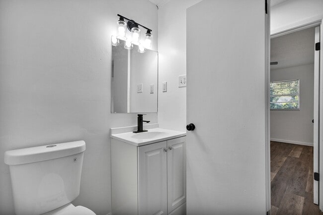 Building Photo - Charming 3-Bedroom Home with Porches in Eagle Lake