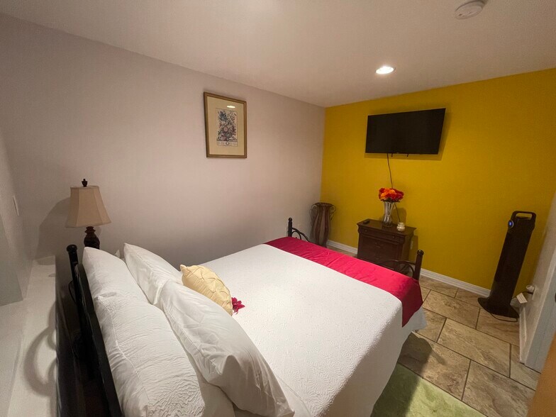 Bedroom - 140 Church St