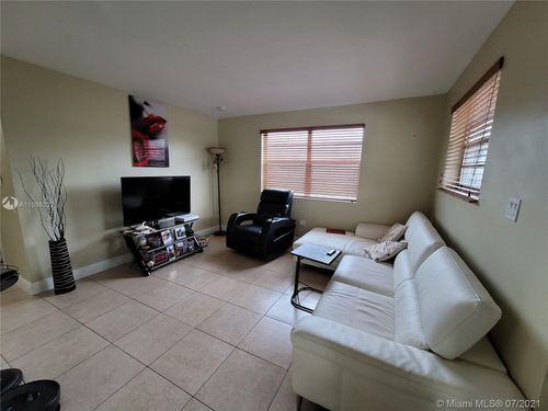 Building Photo - 2233 SW 57th Ct