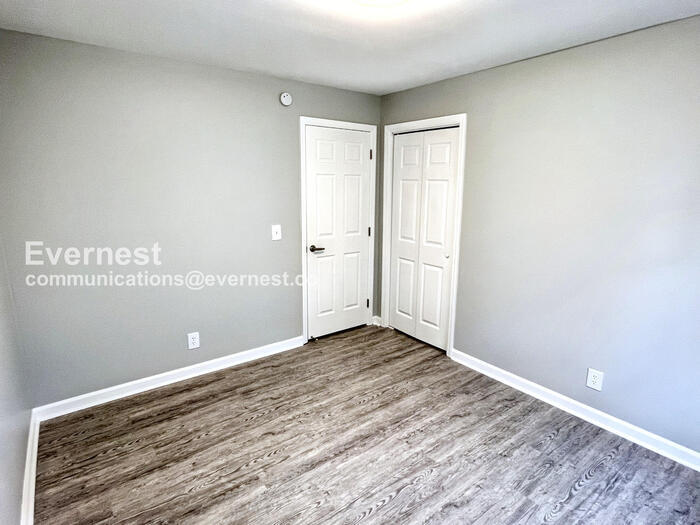 Building Photo - 5019 Suter Dr