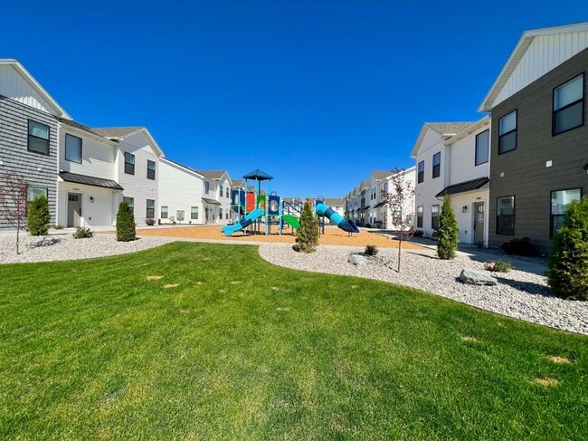 Building Photo - 1379 Pinecrest Trl