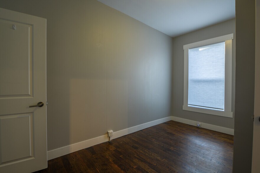 Bedroom - 529 Cherokee Street