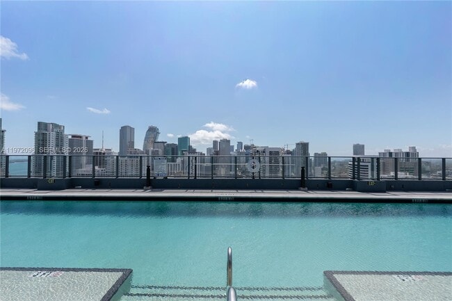 Building Photo - 121 NE 5th St