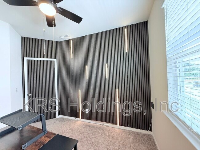 Building Photo - 849 Parc Townes Dr