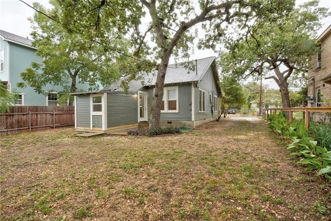 Building Photo - 705 W 35th St