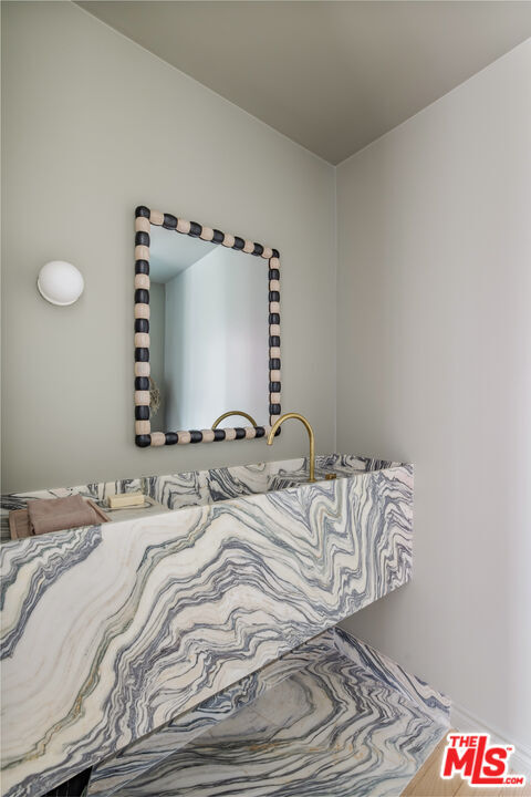 Building Photo - 5201 Vía Donte